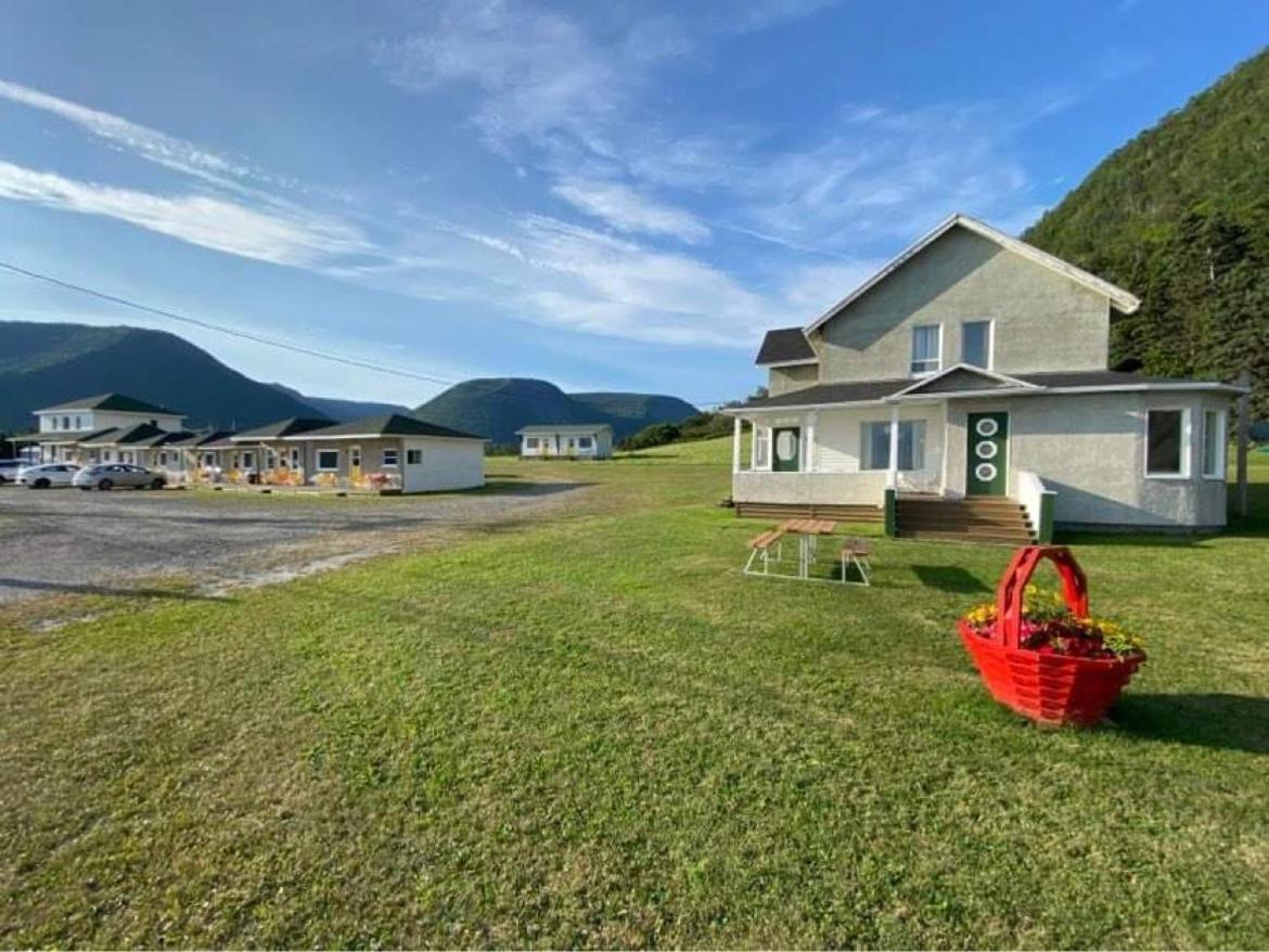 Chalets Bernatchez Mont Saint Pierre Bagian luar foto